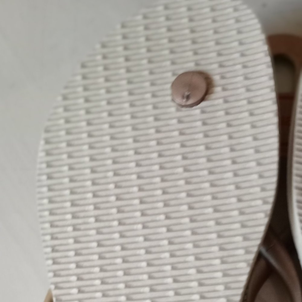 'havaianas' Slim Flip Flop NWT Size11/12 Matt Gold - Picture 7 of 9